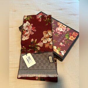 Authentic Gucci Blooms rare wool scarf! With tags attached